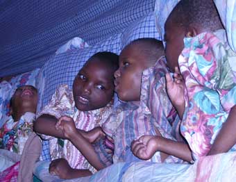 Kenya: Bambini disabili in un orfanotrofio missionario - Fotografia copyright Centro Missionario Diocesano Cosenza-Bisignano